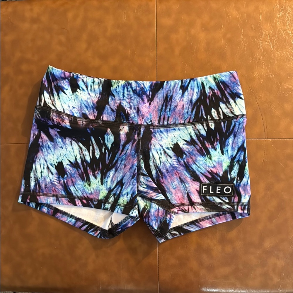 Fleo Women's Vibrant Feather Print Shorts